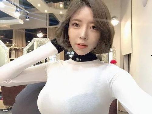 女主播露奶头直播